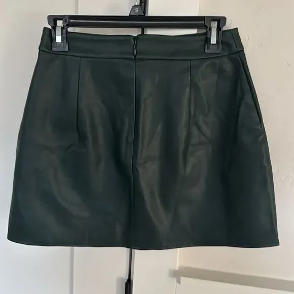 Bar lll Women’s Size 4 Green Faux Vegan Leather Mini Skirt Silver-Tone Rivets - Picture 2 of 12